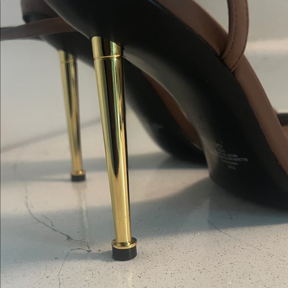 Nine West Tan Heels with Gold Accent - Picture 12 of 16